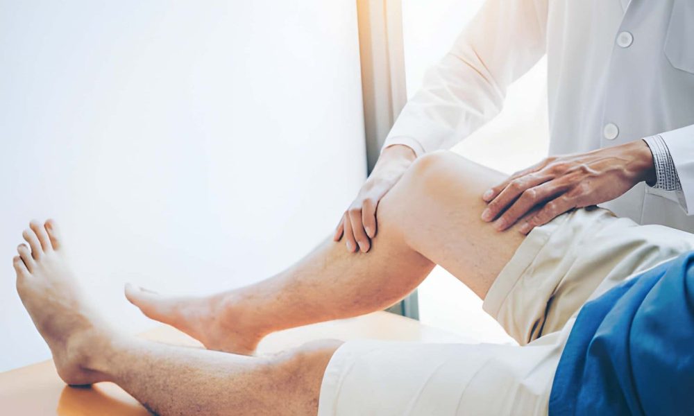 Orthopedic physical therapy St. Petersburg clinician palpating and assessing a patient’s knee for mobility and pain